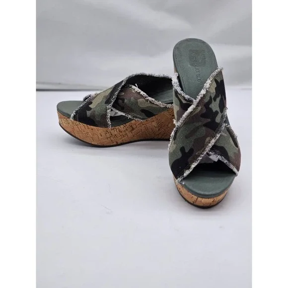 Chocolat Blu Women's Wild Denim Camo Wedge Heel Sandal  Size 7.5 - Picture 10 of 10